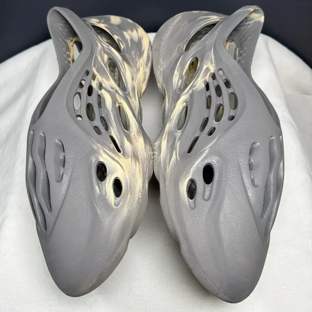 Adidas Yeezy Foam Runner ‘MXT Moon Grey’ – Style GV7904 – Men’s Size 12 – Used